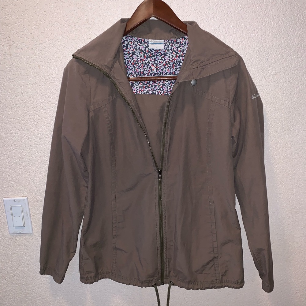 Columbia hooded zippered windbreaker